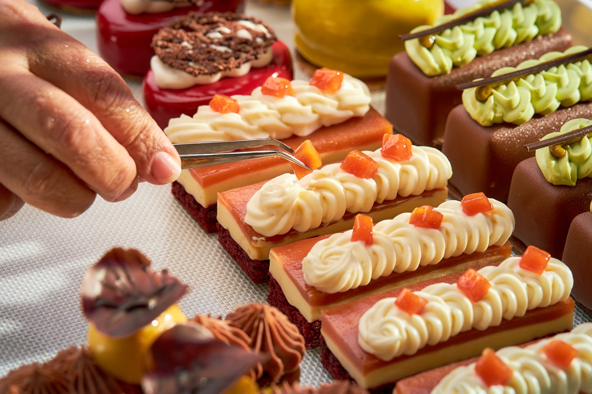 A Sophisticated E-Commerce Experience for Michelin-Trained Patisserie