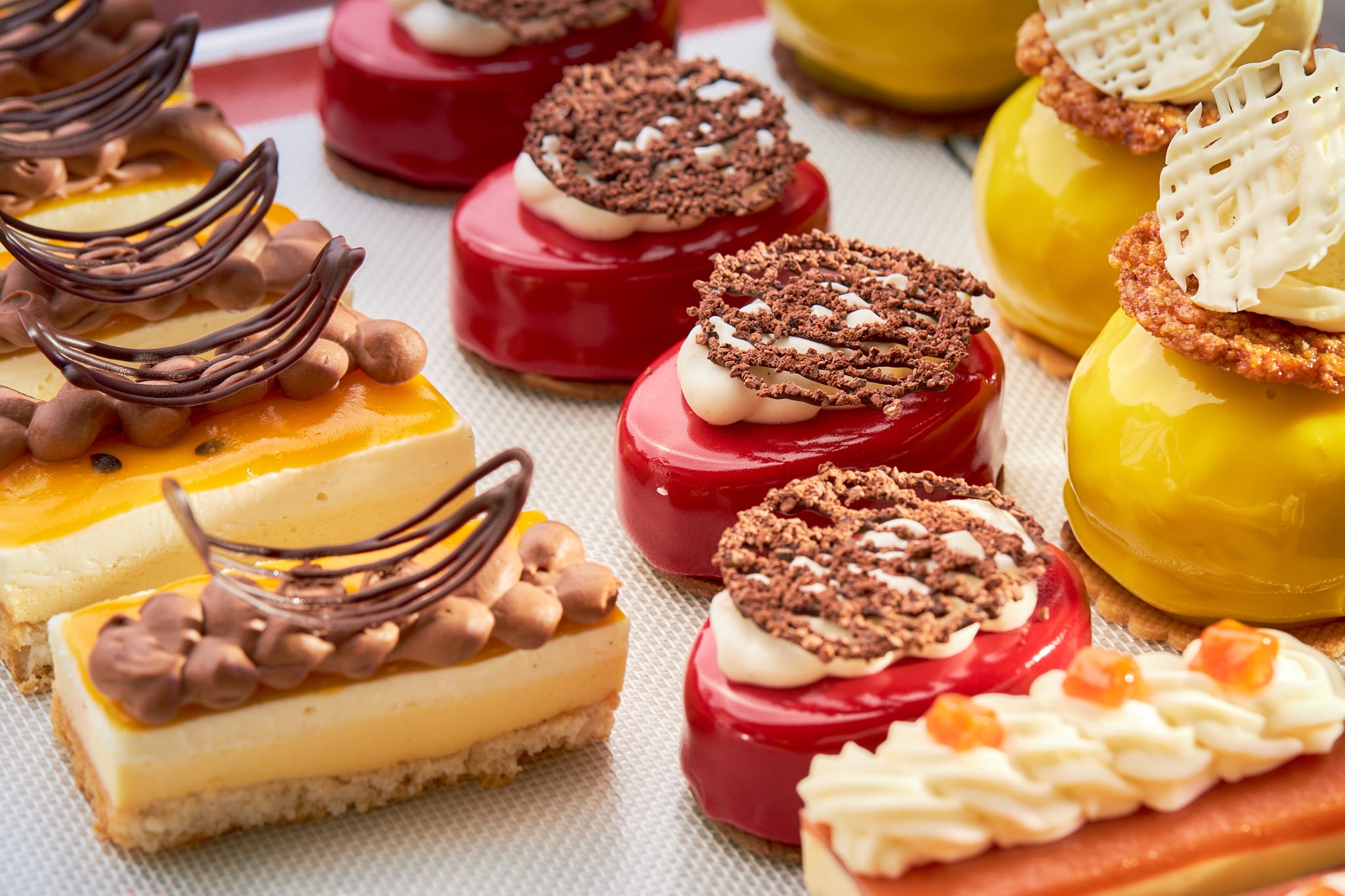 A Sophisticated E-Commerce Experience for Michelin-Trained Patisserie